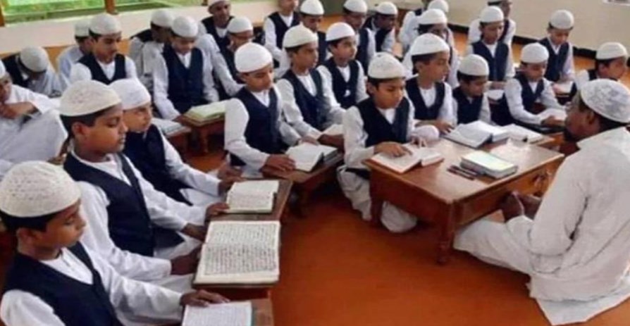 UP: मदरसों में जुमे के दिन ही होगा साप्ताहिक अवकाश, बोर्ड ने जारी किया छुट्टियों का कैलेंडर