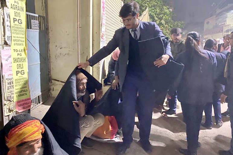 CMS students distribute 1300 blankets  to the poor from their pocket money