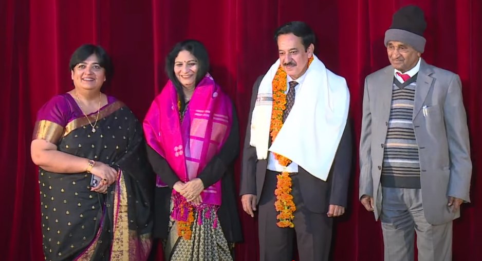 बहुमुखी प्रतिभा के धनी हैं सी.एम.एस. छात्र- श्री संजीव भूटानी, डायरेक्टर-जनरल, आर.डी.एस.ओ.