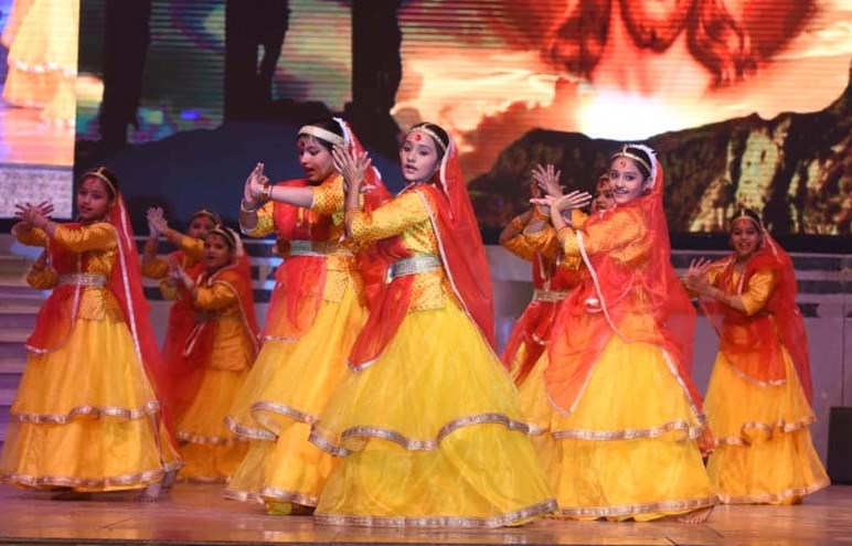 CMS students present scintillating educational-cultural items
