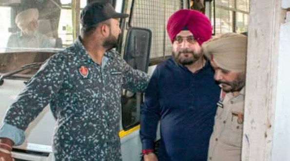 नवजोत सिंह सिद्धू की रिहाई पर फंसा पेच, नहीं मिली पंजाब सरकार की मंजूरी