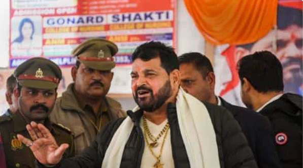 अदालत में नहीं लगाई कोई याचिका, बोले बृजभूषण सिंह; वकील का दावा- सांसद का रसोइया याचिकाकर्ता