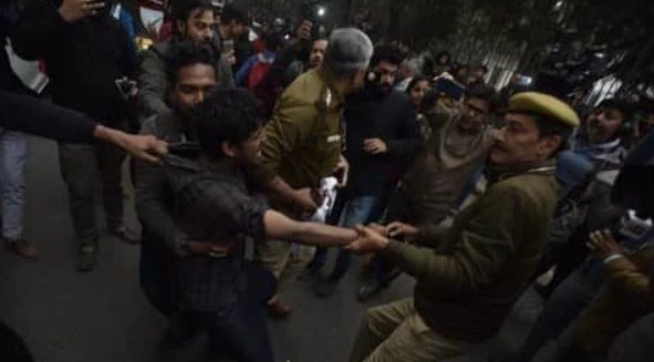 जामिया प्रशासन की दो-टूक, बिगड़ने नहीं देंगे माहौल,