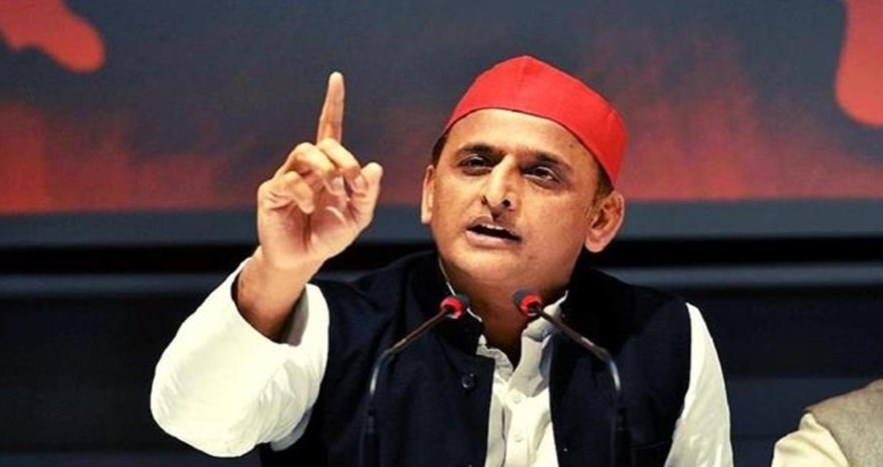भाजपाइयों ने सब बर्बाद कर दिया, इन्हें कुर्सी दे दो तो तोड़ देंगे: अखिलेश यादव