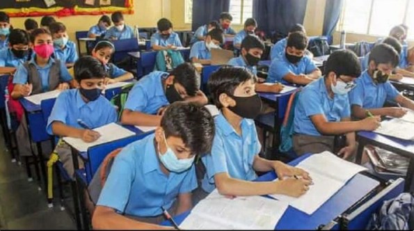 महामारी से बच्चों की पढ़ने की क्षमता में आई गिरावट, गणित भी कमजोर