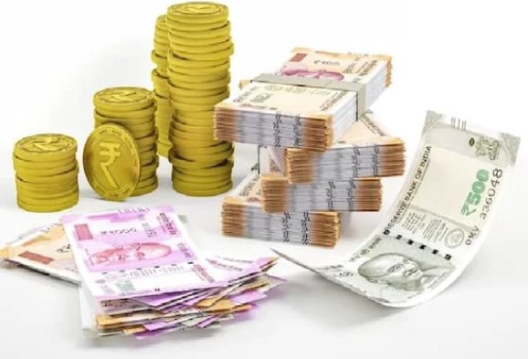 अगर आपके पास है सेविंग अकाउंट, तो जानें क्या हैं इसके फायदे, बैंक से क्या-क्या मिलती हैं सुविधाएं