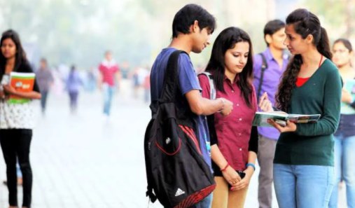 पढ़ाई में लड़कियों के मुकाबले क्यों पिछड़ रहे लड़के? 