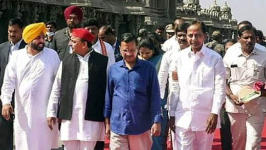 केसीआर के मंच से केजरीवाल ने दिए 2024 के चुनावों में बड़ी मोर्चेबंदी के संकेत