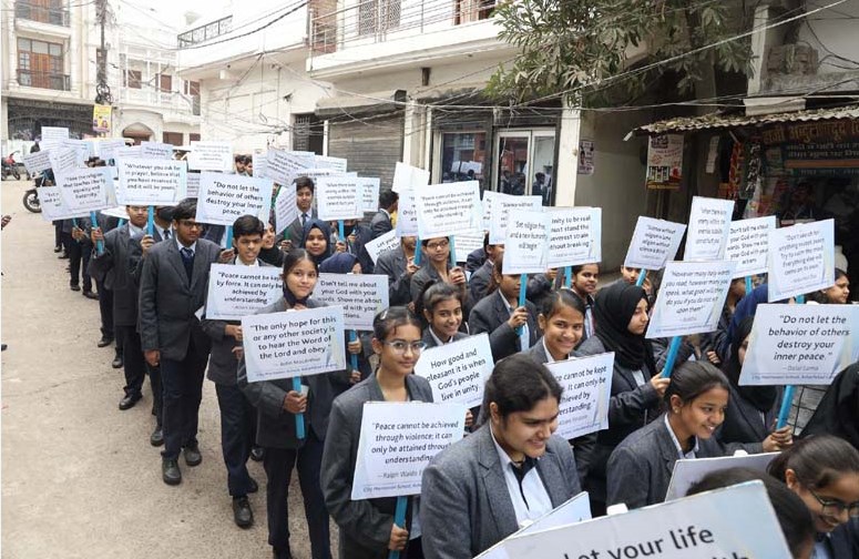 सी.एम.एस. छात्रों ने निकाला ‘धार्मिक सद्भावना मार्च’