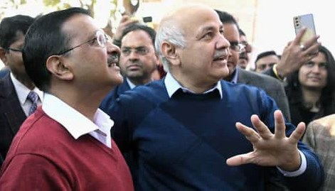 नैतिकता की मिसाल या बन गई मजबूरी, क्यों केजरीवाल को सिसोदिया और जैन का लेना पड़ा इस्तीफा?