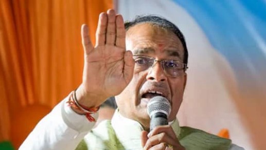 शिक्षा के गुजरात मॉडल पर बढ़े CM शिवराज, आदिवासी स्कूलों को पीपीपी मोड पर चलाने की तैयारी