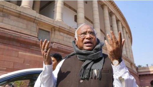 राहुल के बाद अब राज्यसभा से हटाई गई अडानी पर खड़गे की टिप्पणी, उपराष्ट्रपति को लिखा पत्र