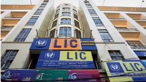 अडानी विवाद ने दिया LIC को बड़ा झटका, ₹50000 करोड़ हो गए स्वाहा