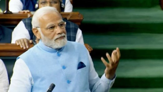 पौने दो घंटे के भाषण में PM मोदी ने कांग्रेस को जमकर धोया, करप्शन से लेकर कश्मीर तक पर घेरा