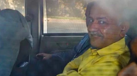 मुझे डराया, धमकाया और लालच दिया, सिसोदिया की केजरीवाल को चिट्ठी; बोले- निशाने पर आप हैं