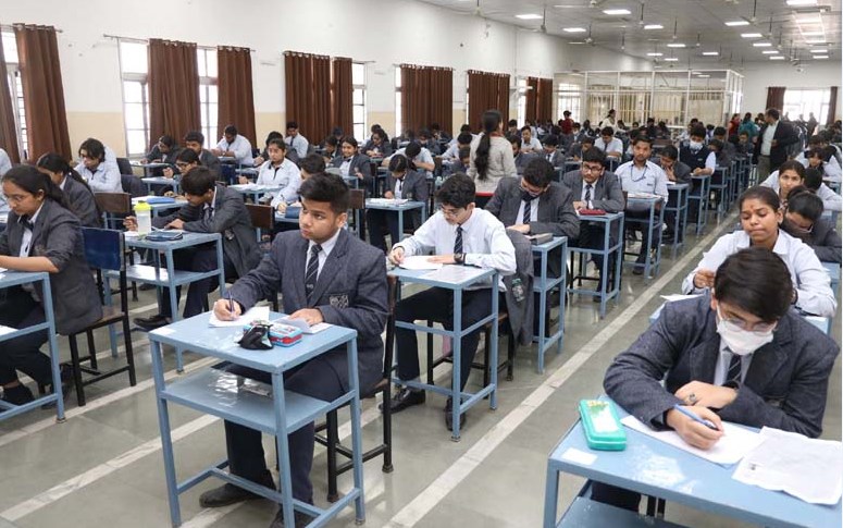आई.एस.सी. बोर्ड परीक्षायें प्रारम्भ परीक्षा में आत्मविश्वास बनाये रखें छात्र- डा. जगदीश गाँधी