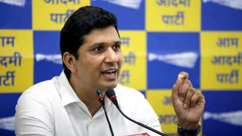 कौन हैं सौरभ भारद्वाज, किन खूबियों के कारण बने सीएम अरविंद केजरीवाल की पसंद?