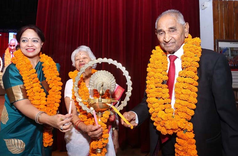 जीवन-मूल्यों पर आधारित शिक्षा ही  छात्रों को आदर्श नागरिक बनायेगी - डा. जगदीश गाँधी  