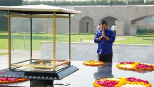 मनीष सिसोदिया के लिए ध्यान मुद्रा में बैठे अरविंद केजरीवाल, नहीं मना रहे होली