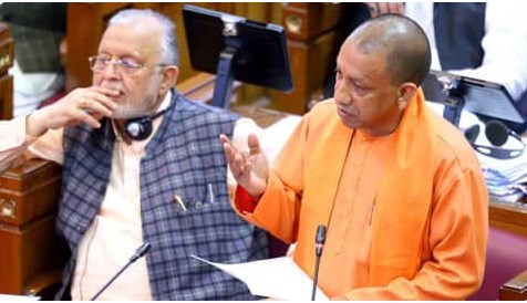 आज एक जनपद एक उत्पाद योजना है, पहले वन डिस्ट्रिक्ट वन माफिया था, अखिलेश यादव पर योगी का हमला