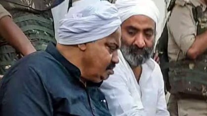 अतीक के जनाजे के दौरान अचानक मच गई अफरा-तफरी, बुर्के में आई महिला और फिर...