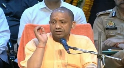 मुख्यमंत्री योगी ने फिर बुलाई आपात बैठक, धार्मिक स्थलों के आसपास पैनी नजर रखने के निर्देश