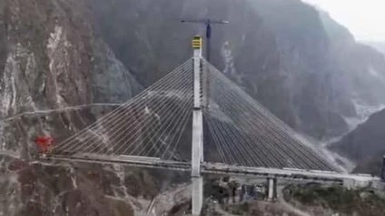देश के पहले रेलवे केबल ब्रिज में केबल लगाने का काम पूरा, अगले महीने तैयार हो जाएगा सुपरस्ट्रक्चर