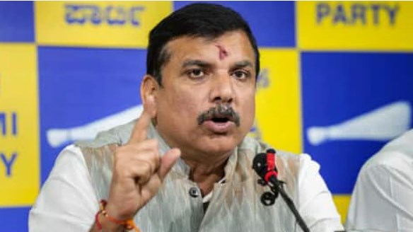 ऐक्शन जारी रखने को कह पीएम मोदी ने की CBI की तारीफ, AAP को लगा बुरा