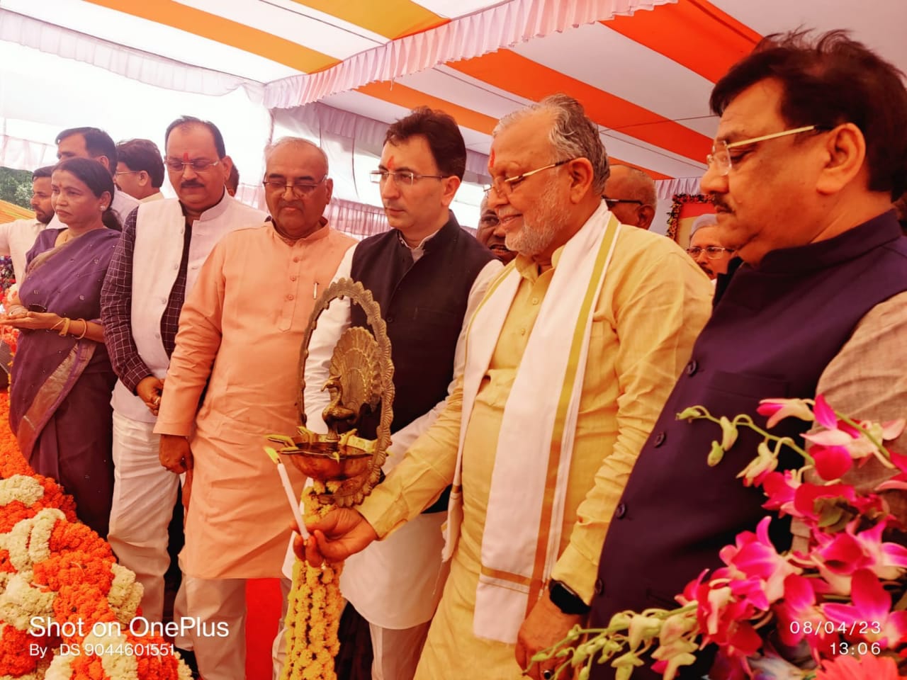 शाहजहाँपुर: लोकनिर्माण विभाग द्वारा 19465.33 लाख की 55 परियोजनाओं का कैबिनेट मंत्री जितिन प्रसाद एवं सुरेश खन्ना ने किया शिलान्यास एवम लोकार्पण