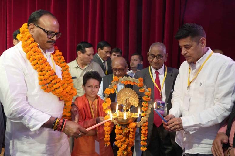 किशोरों व युवाओं को जीवन मूल्यों की शिक्षा देने में सफल होगा बाल फिल्मोत्सव : बृजेश पाठक 