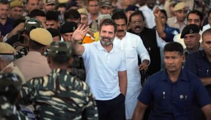 सांसदी जाने के बाद पहली बार वायनाड पहुंचे राहुल गांधी, बोले- चाहे जेल में डाल दो