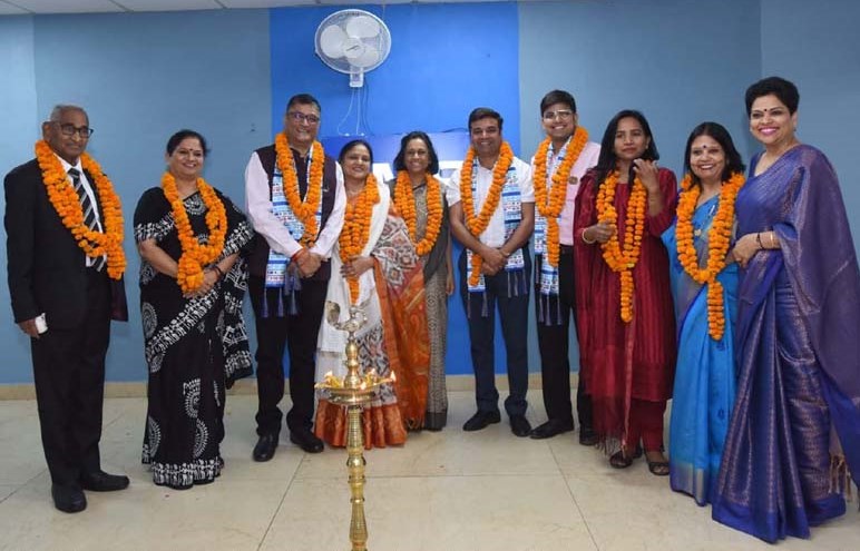 जे.ई.ई. मेन्स में बालक व बालिका दोनों वर्गो में  सी.एम.एस. छात्र बने सिटी टॉपर