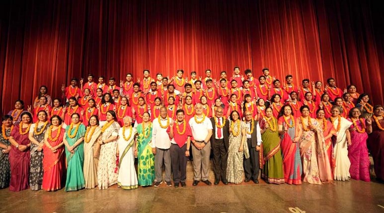 Chief Secretary Shri Durga Shanker Mishra  felicitates CMS meritorious students