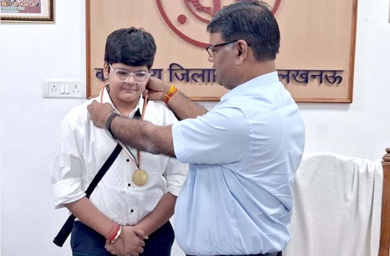 प्रधानमंत्री राष्ट्रीय बाल पुरस्कार सी.एम.एस. छात्र व्योम आहूजा को