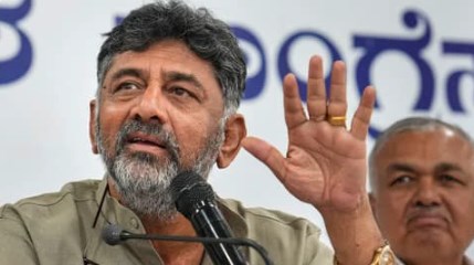 कर्नाटक CM पद की रेस में आया ट्विस्ट; डीके शिवकुमार का दिल्ली जाने से इनकार