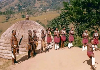 इस गांव में महिलाये आपस में है कर लेती है शादी, इसके साथ बनाती है शारीरिक संबंध