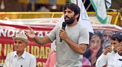 पहलवानों से लंबी बैठक में क्या निकला हल? अनुराग ठाकुर से बातचीत में कहां बनी सहमति