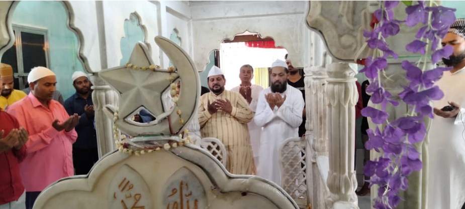 भीषण गर्मी से निजात के लिए अल्लाह पाकसे मांगी दुआएं ,पेड़ लगाने का भी आह्वाहन
