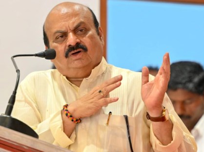 बोम्मई ने सिद्दारमैया से कहा, मुफ्त देने के चक्कर में पहले की योजनाओं में कटौती ना करें
