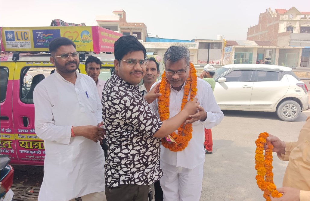 51 दिवसीय माता-पिता सम्मान संकल्प भारत यात्रा पहुंची शाहजहांपुर हुआ  भव्य स्वागत 