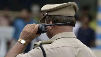 यूपी: वाराणसी में करीब डेढ़ करोड़ की डकैती मामले में पुलिस पर गिरी गाज