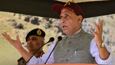युद्ध के लिए तैयार रहे जनता, हम LoC कर सकते हैं पार, करगिल दिवस पर राजनाथ सिंह ने भरी हुंकार
