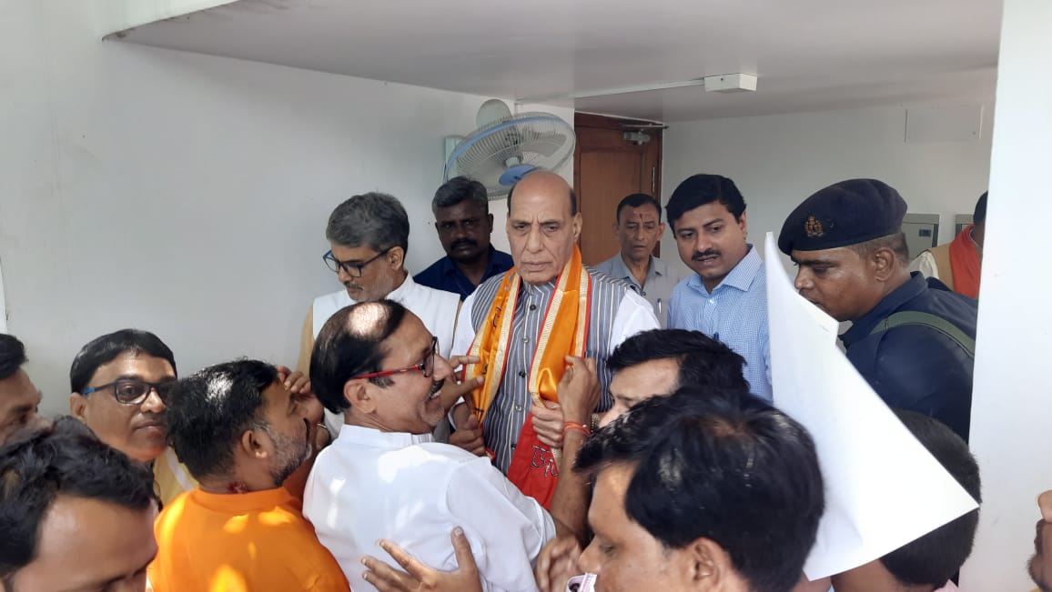 लखनऊ जन विकास महासभा के प्रतिनिधि मण्डल ने केंद्रीय रक्षामंत्री से उनके आवास पर की मुलाकात 