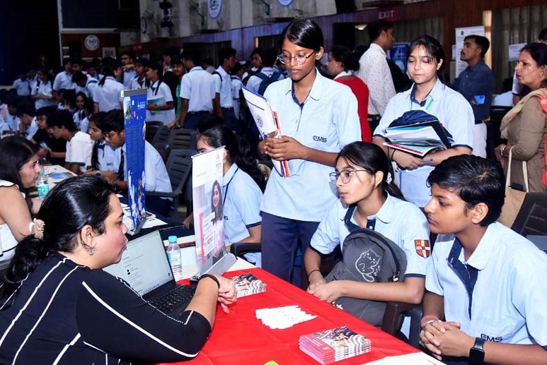 सी.एम.एस. में ‘यूनिवर्सिटी फेयर’ का भव्य आयोजन