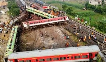 सीबीआई ने तीन रेलवे अधिकारियों को किया गिरफ्तार, जानें किन धाराओं में लगे हैं आरोप