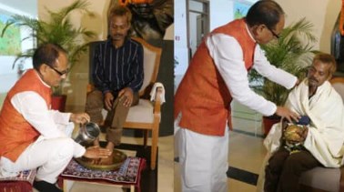 क्या पैर धोने से मान जाएंगे आदिवासी? MP में चुनाव से पहले भाजपा को हो रही चिंता