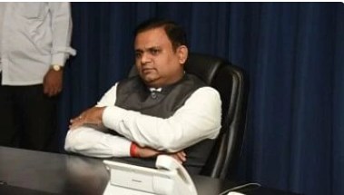 CM शिंदे-15 विधायकों के खिलाफ अयोग्यता याचिकाओं पर सुनवाई जल्द