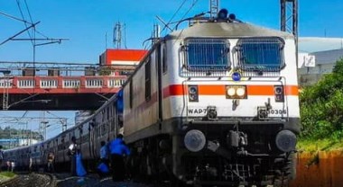  तय समय से 90 मिनट पहले ही पहुंच गई ट्रेन, 45 यात्रियों को छोड़कर चलते बनी