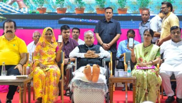 गहलोत बोले- लाल डायरी कुछ है ही नहीं: लाल सिलेंडर 1150 रुपए का करके असली लूट तो आपने मचा रखी है