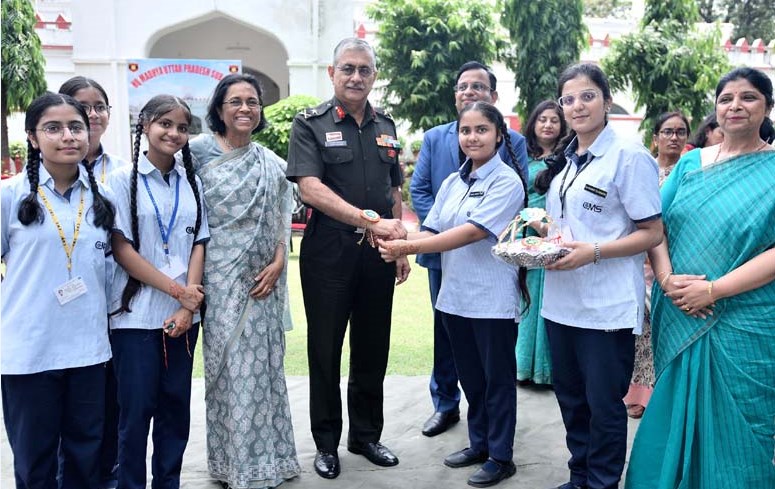 सीमा पर तैनात देश के वीर सैनिक भाईयों हेतु  सी.एम.एस. छात्राओं ने भेजी राखी
